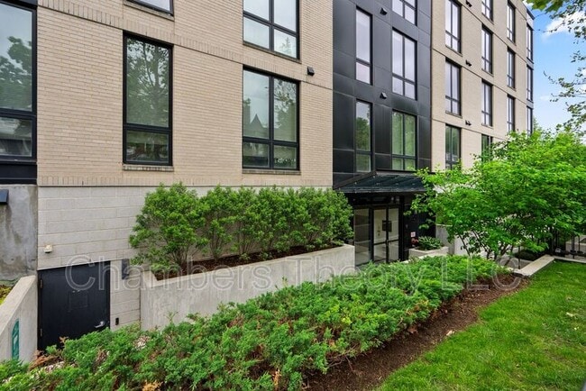 Building Photo - 1380 Quincy St NW