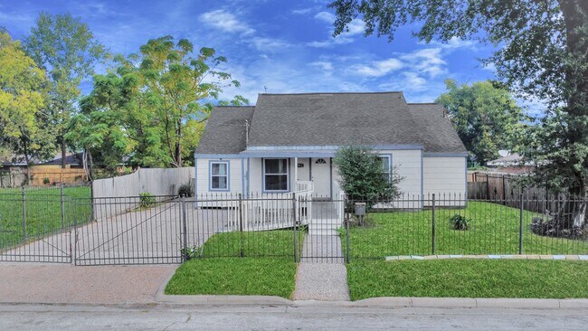 Primary Photo - 3911 Anita St