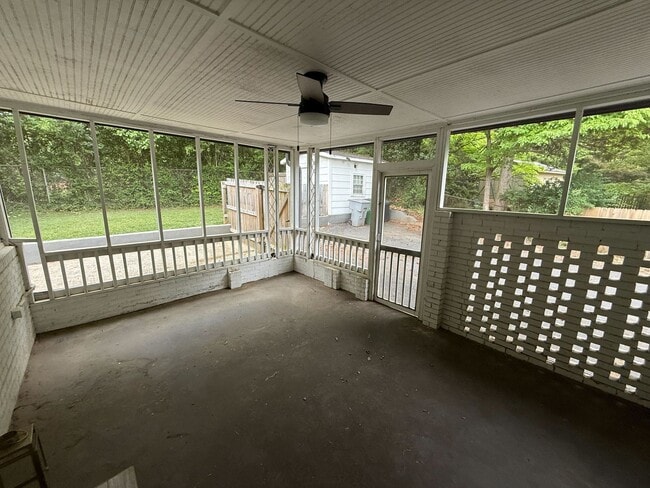 Building Photo - Beautiful Three Bedroom Home in Plaza Midwood!
