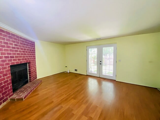 Building Photo - 10690 High Beam Ct