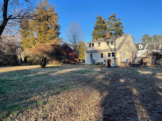 Building Photo - Renovated 3BR / 2BA home near Forest Hill ...