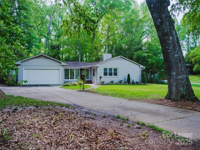 Building Photo - 1123 Lynbrook Dr