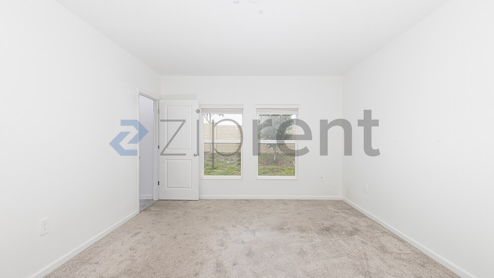 Building Photo - Unit