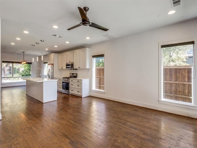 Building Photo - 6166 Llano Ave