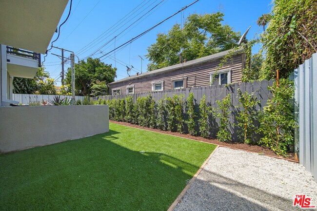 Building Photo - 1057 N Wilton Pl