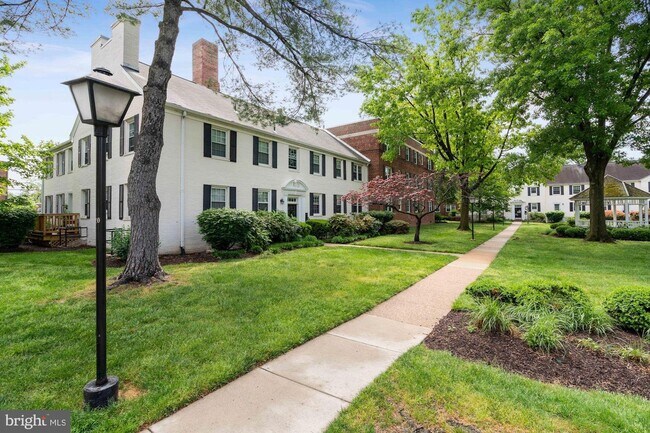 Building Photo - 2900 13th Rd S