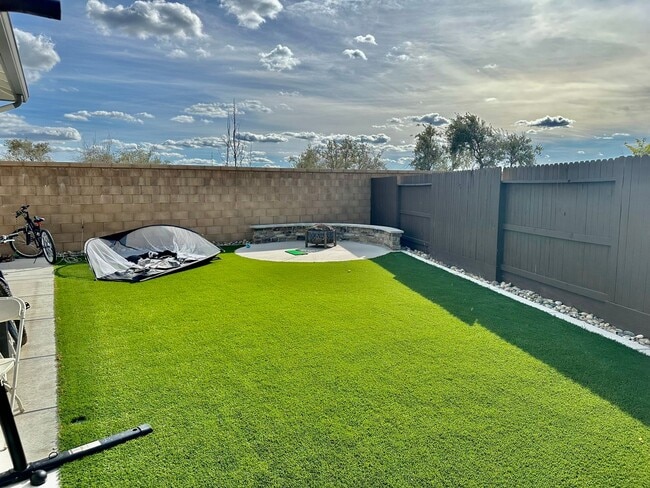 Building Photo - Gorgeous Riverstone 3/2