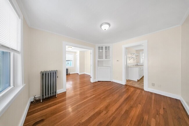 Building Photo - 25 5th Ave