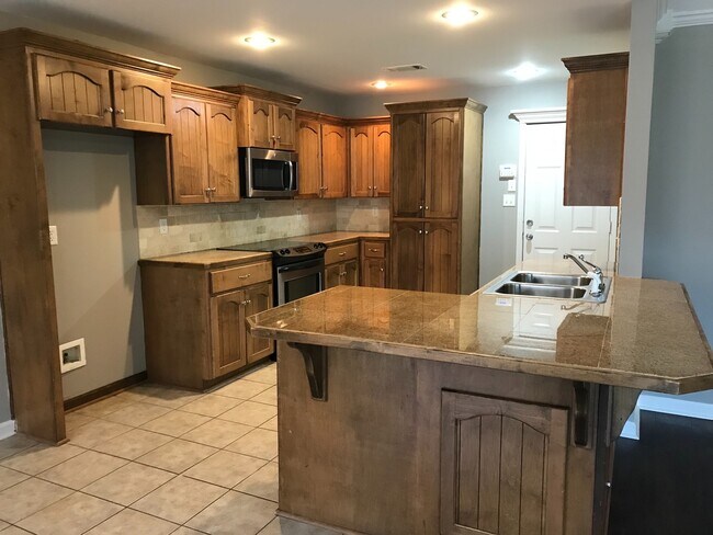 Building Photo - 2114 Richland Park Dr