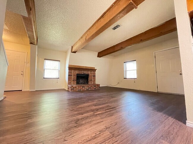 Building Photo - Affordable 2 bed in Arts District