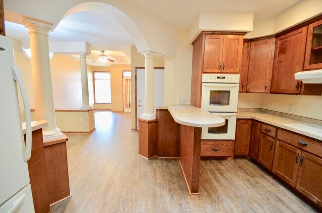 Building Photo - 27 5th St