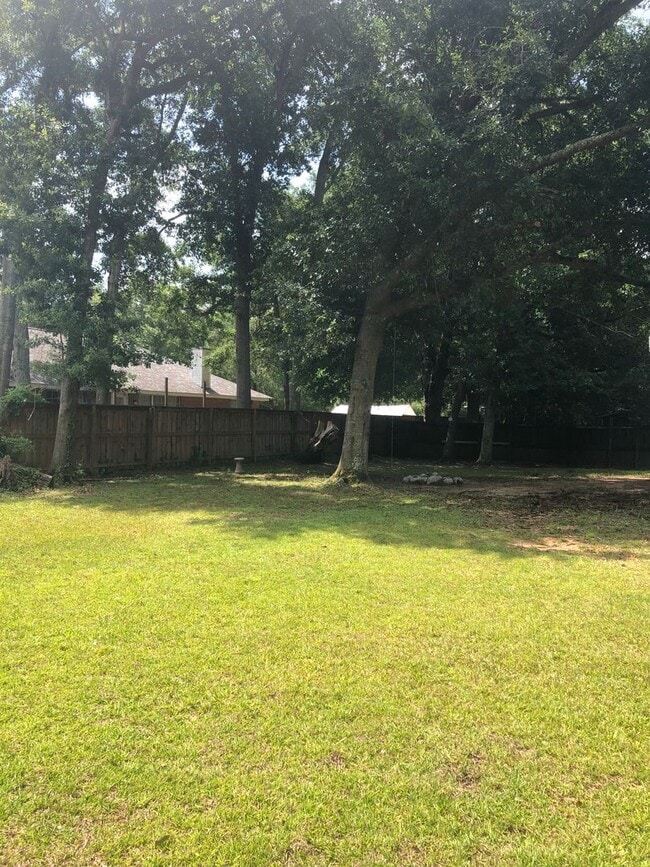 Building Photo - Four Bedroom House in Foley!