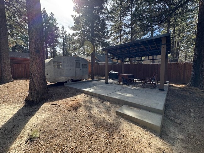 Building Photo - 270 Spruce Ln