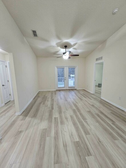 Building Photo - 213 Larkin Pl