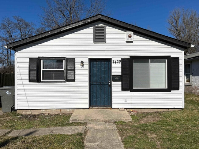 Building Photo - 1422 W 35th St