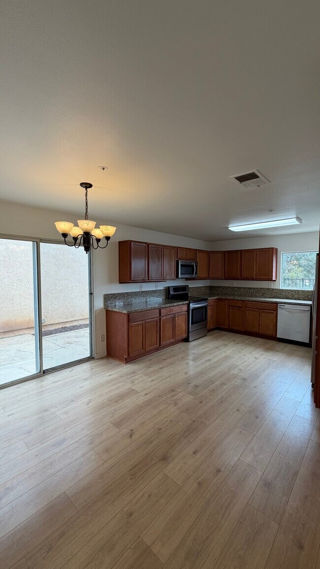 Building Photo - 5709 Kensington Pl
