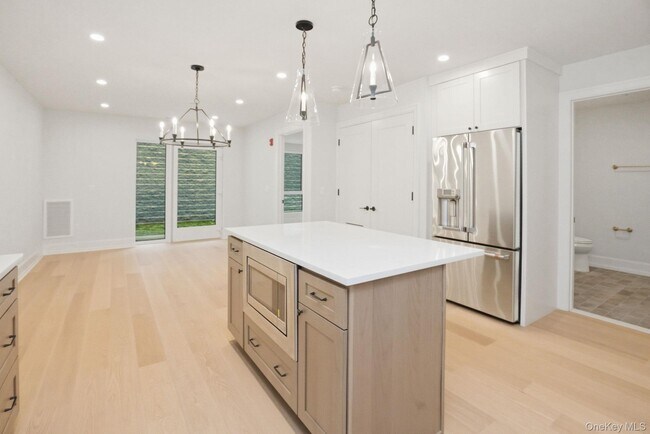 Building Photo - 25 S Riverside Ave