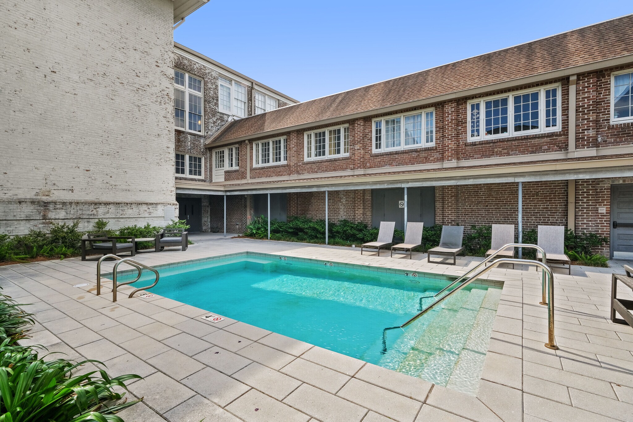 Building Photo - 1215 Louisiana Ave