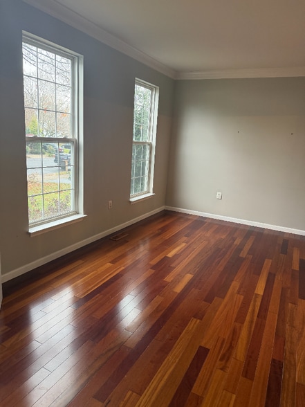 Building Photo - 608 North St NE