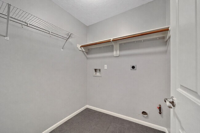 Building Photo - 16731 Creek Trail