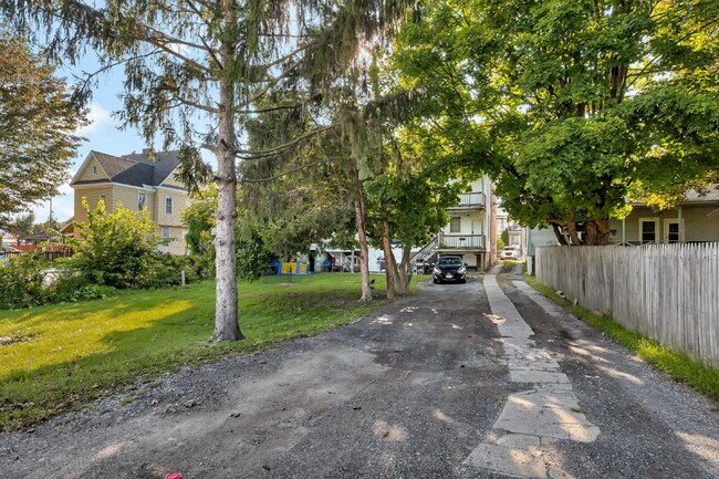 Building Photo - "Charming 3-Bed Oasis at 57 1/2 Saratoga Ave – Spacious 1250 Sq Ft in Waterford, NY!"