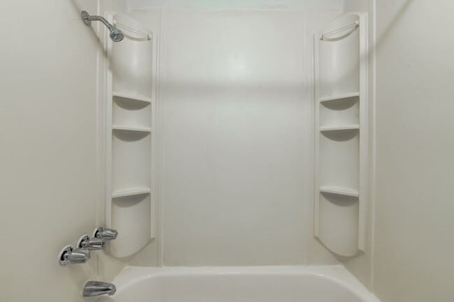 Building Photo - 130 E Highline Cir