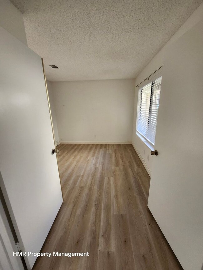 Building Photo - Beautiful 3-Bed, 3-Bath Condo in Prime Cla...