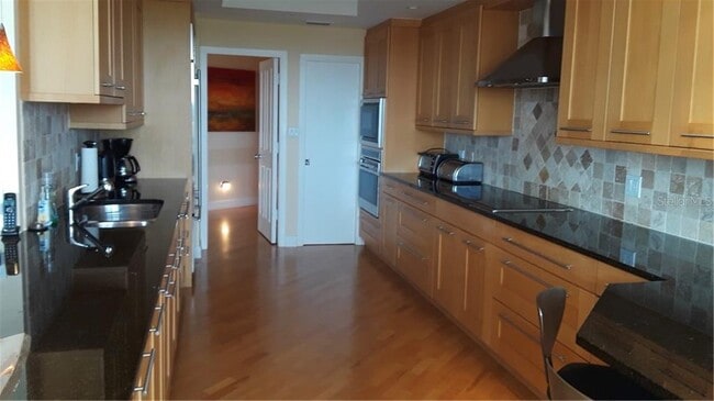 Building Photo - 455 Longboat Club Rd