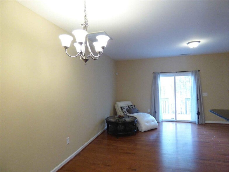Building Photo - 1622 Holly Grove Way