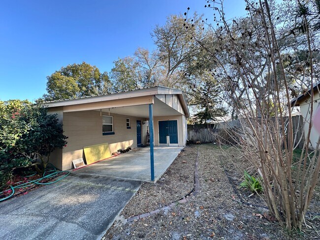 Building Photo - 263 Almansa Rd