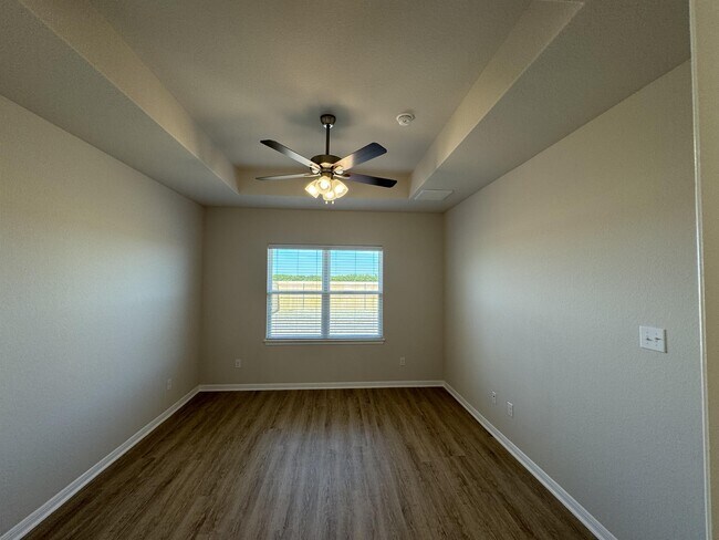 Building Photo - 8810 Happy Vly Dr