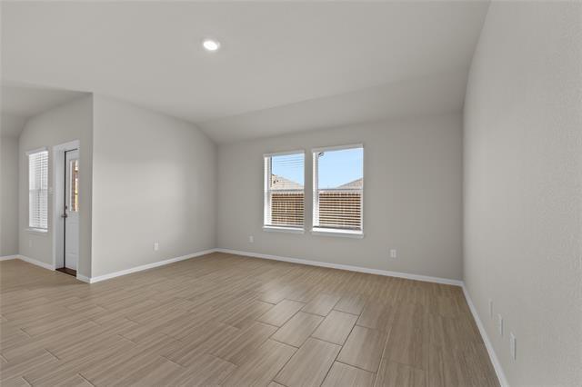 Building Photo - 552 Crestridge Dr N