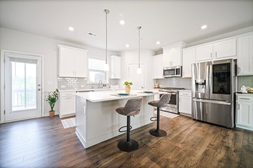 Building Photo - 1595 Ridgebrook Downs