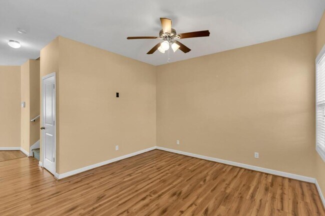 Building Photo - 69 Thornbury Dr