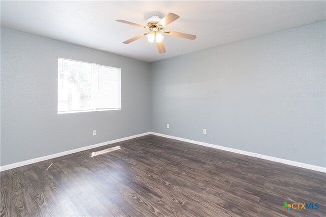 Building Photo - 3808 Sunflower Dr