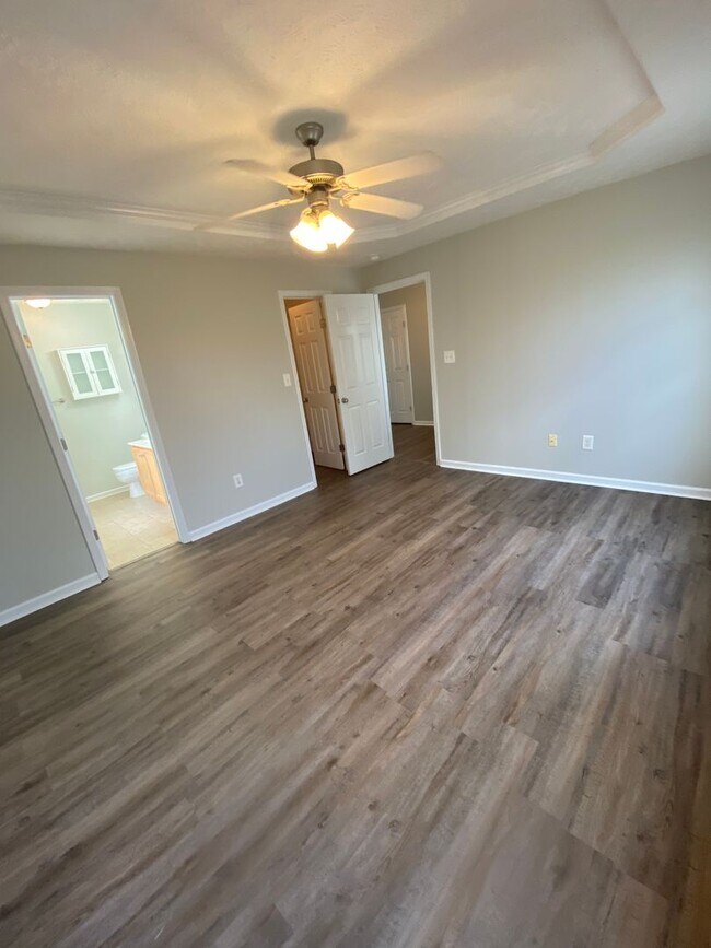 Building Photo - Great Home!  Great Location