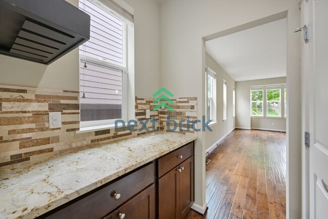Building Photo - "Charming 4-Bedroom Retreat in Redmond: Spacious 2,540 Sq Ft Home with 2.5 Baths!"