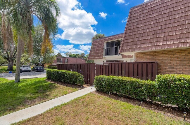 Building Photo - 2980 SW Sunset Trace Cir