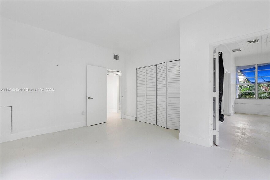 Building Photo - 600 Surfside Blvd