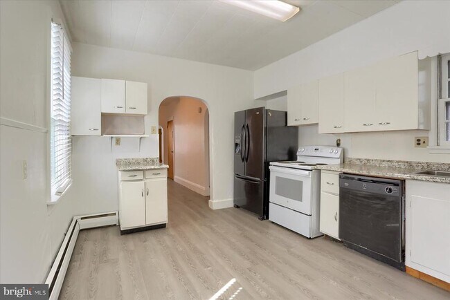 Building Photo - 307 Linden Ave
