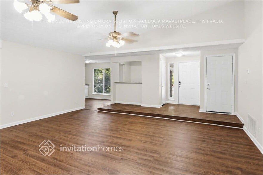 Building Photo - 614 Oxford Hall Dr SW