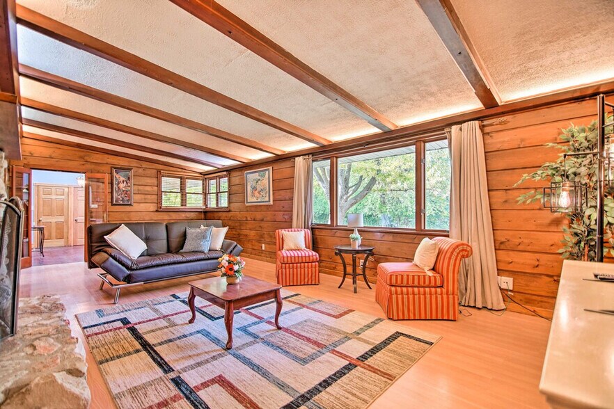 Primary Photo - 1003 N Rd