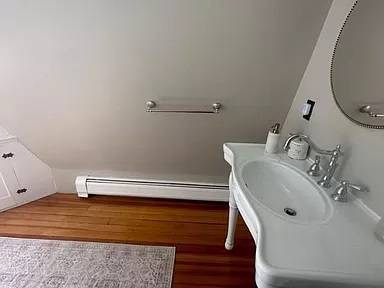 Building Photo - 8 Lake St