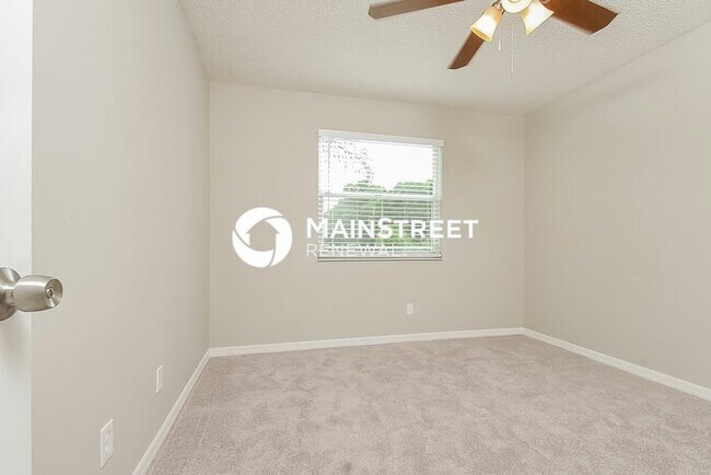 Building Photo - 4 Bedroom Pet-Friendly Home in Seffner, FL...