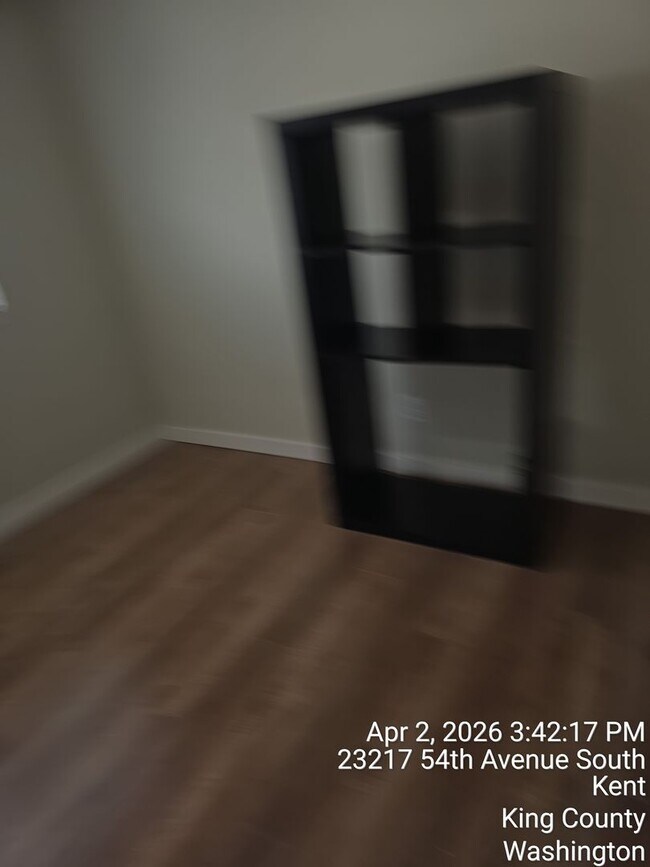 Building Photo - Kent Cypress Cove at the Lakes home - 3 bedroom 2.5 bath with 2 car garage - Available NOW.