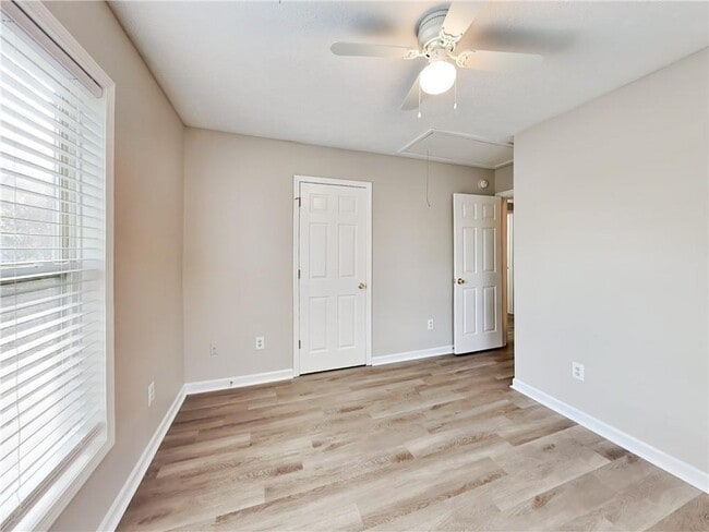 Building Photo - 729 Cooper St SW