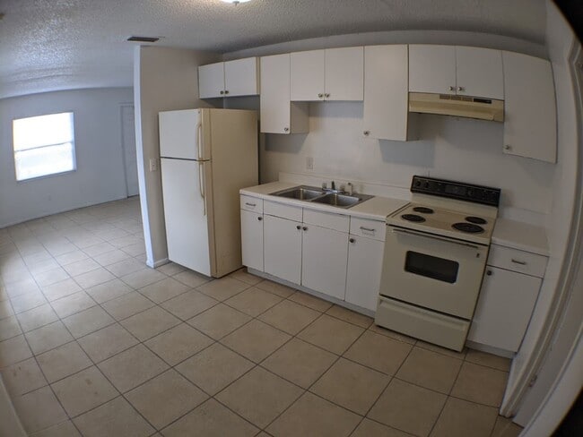 Building Photo - 3 Bedroom, 2 Bathrooms Apartment with Water View