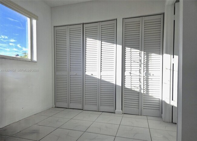 Building Photo - 1100 SW 104th Ct