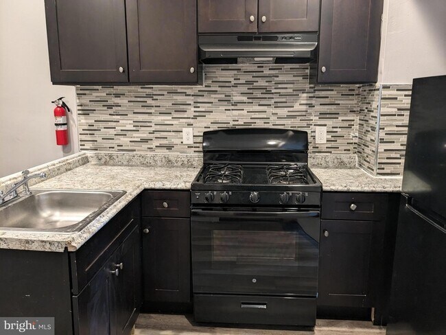 Building Photo - 142 W Hanover Street