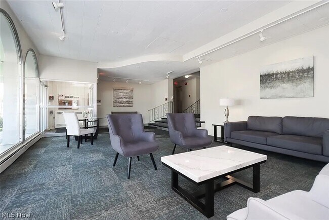 Lobby - 14567 Madison Ave